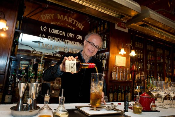 la coctelería Javier de las Muelas con el bourbon Maker’s Mark